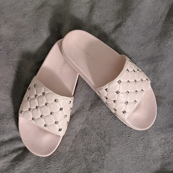 NWOT MADDEN GIRL WHITE SLIDES•Sz 8•Beach•Pool•Summer - Picture 1 of 6